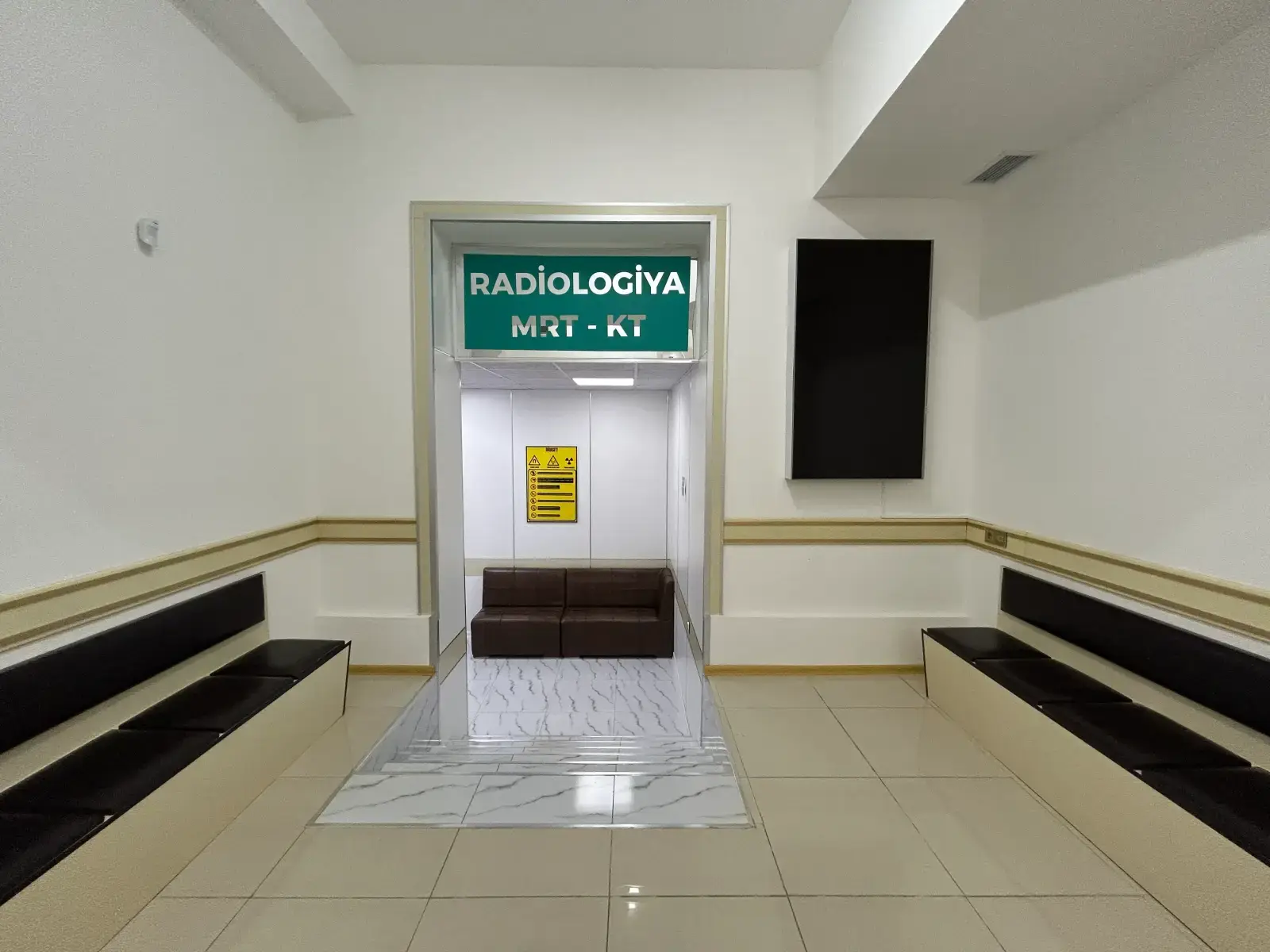 Medsun Klinikanın radiologiya bölməsinin girişi